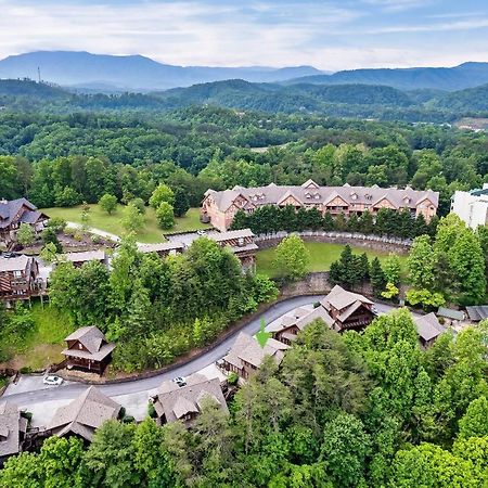 Dollywood Family Resort: Seasonal Pools, Hot Tub & Arcade Pigeon Forge Exterior photo