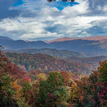 Dollywood Family Resort: Seasonal Pools, Hot Tub & Arcade Pigeon Forge Exterior photo