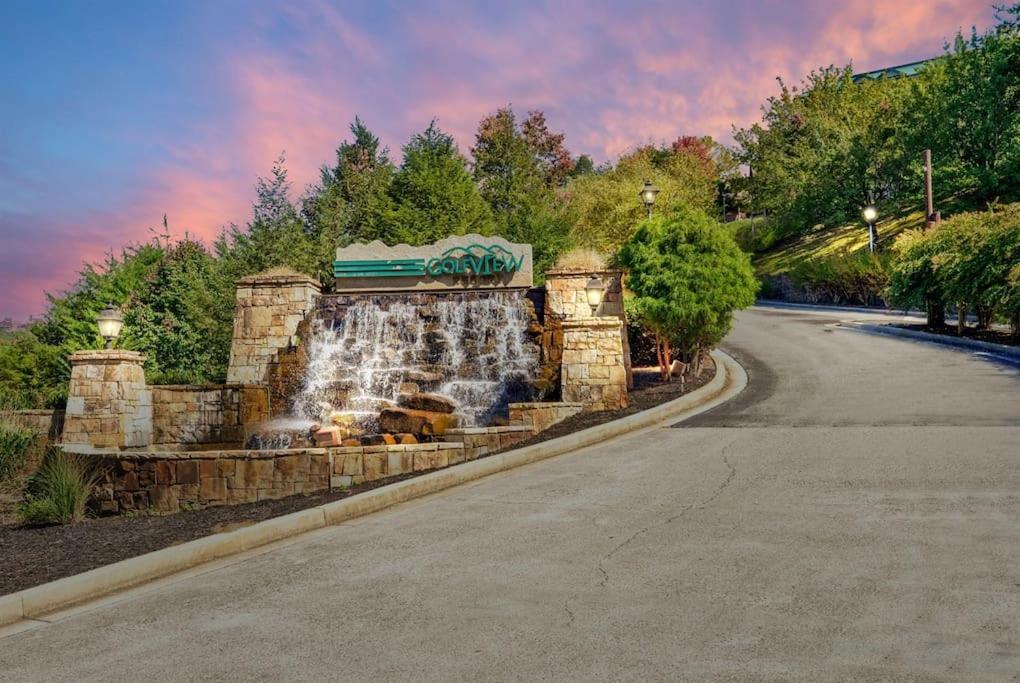 Dollywood Family Resort: Seasonal Pools, Hot Tub & Arcade Pigeon Forge Exterior photo